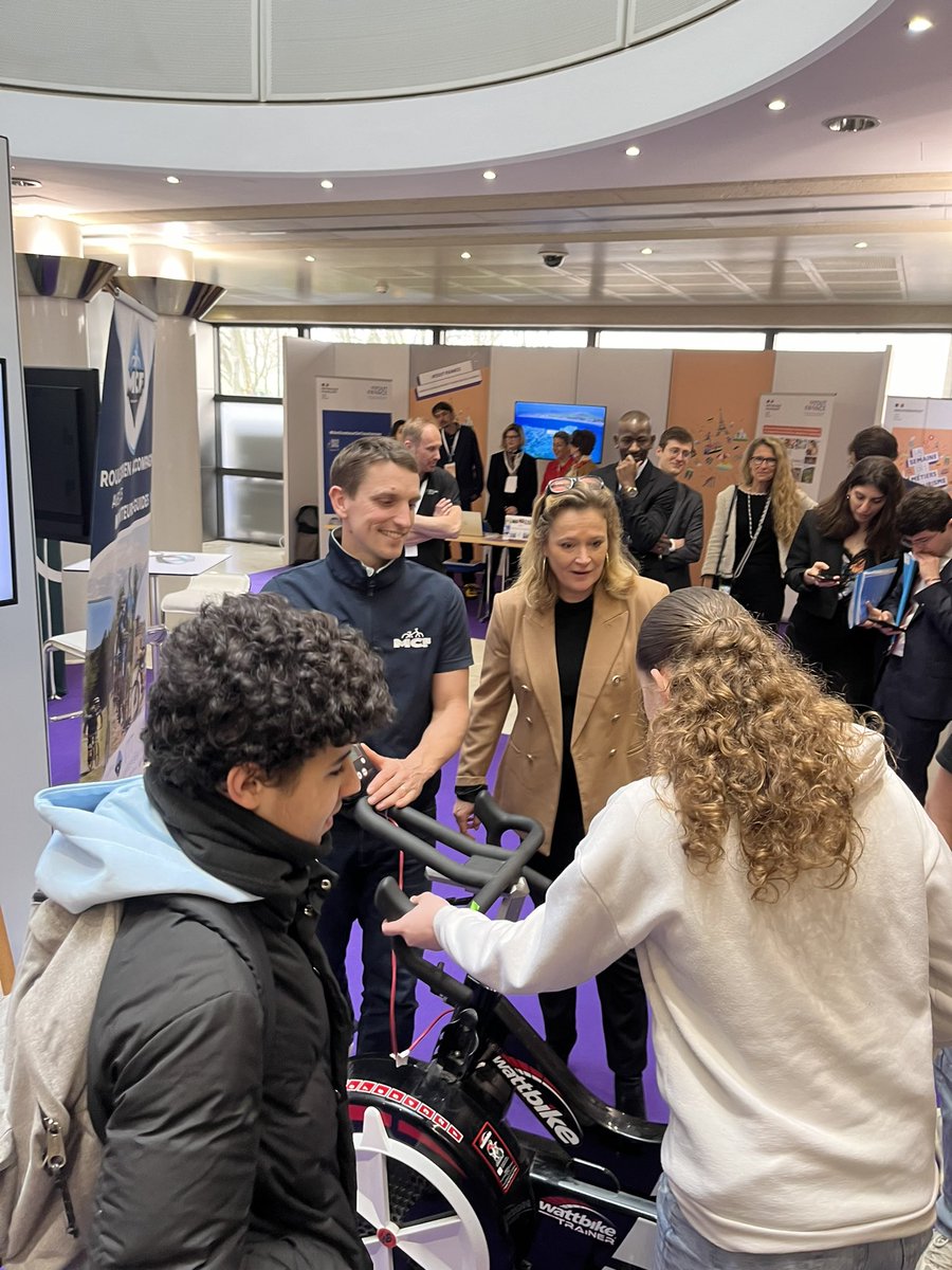 MCFmoniteur's tweet photo. Transmettre le metier de #moniteur 👊

Aujourd’hui, à l’occasion de la semaine des métiers du tourisme, MCF a pris part au salon « Destination #Tourisme à Bercy » avec @oliviagregoire

Plus de 1000 jeunes ont pu découvrir les carrières et les métiers dans l’encadrement  🚲 https://t.co/1s3RcaRvBF