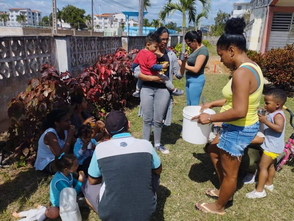 Cuál es la esencia del trabajo voluntario? Creo que es dar un esfuerzo extra en pos de un bien común. Por eso deja buen sabor en la boca cuando desde el círculo infantil "Amiguitos de la Paz"  convocan a un trabajo voluntario y van padres. 
📸✒️ <a href="/MYunielis/">Yunielis Moliner</a> #GenteQueSuma ❤️🇨🇺