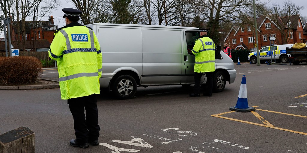 Fly-tips cause damage & put wildlife at risk. Clearing up is costly and diverts funds away from caring for the #NewForest. Today, at the start of the #GBSpringClean, we joined @HantsPolRural & partners checking 50 vehicles carrying waste. 12 were taken off the road for offences.