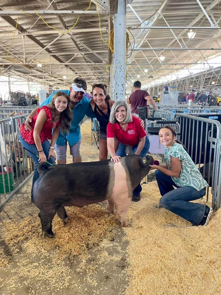 Happy #AgWeek, Iowa! Farmers, ranchers, and producers right here in Iowa feed the entire world- and I’m so thankful for all of you! 🐷 🌽 🌾 🐔