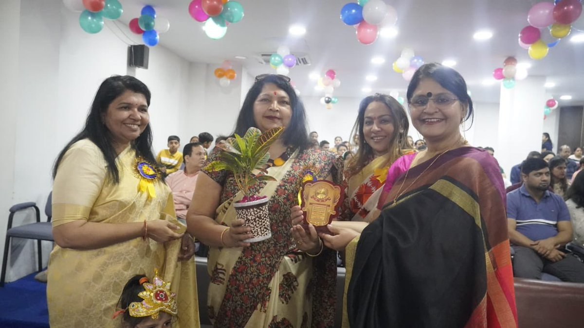 manishaabhatia's tweet image. New generations are undoubtedly more smarter! Time has come to learn from them. It’s so beautiful to be a part of them spend time with young hearts.
#timetoconnect❤️ 
#powerful#youngminds! 
Greater noida