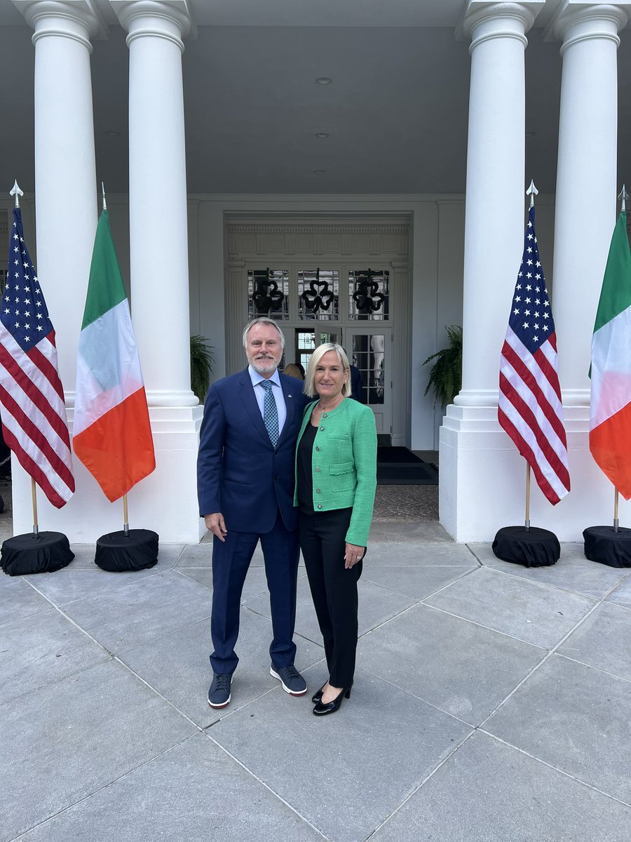 We had a wonderful #StPatricksDay2024 at the @WhiteHouse - excellent speeches by @POTUS and @LeoVaradkar and a great call out for @IrishRugby champions by @POTUS. @HelenDHartnett @kaitlancollins @IrelandEmbUSA