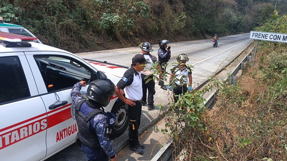 AHORA:

Automovilistas alertaron sobre un cráneo, en el kilómetro 37.8 de la Bajada de Las Cañas, Antigua Guatemala.

Bomberos Voluntarios dieron aviso a la PNC.

Advertencia por imágenes fuertes.