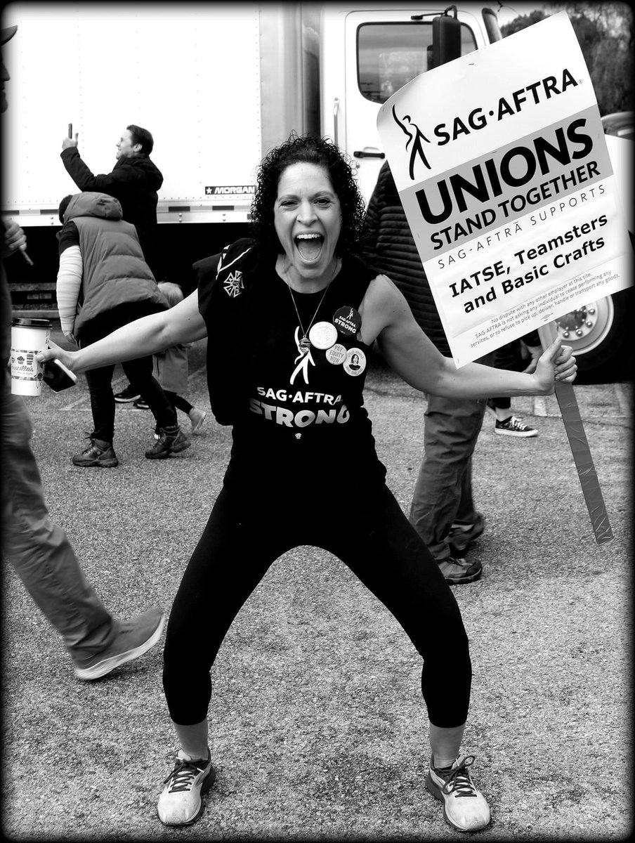 ElyssaMP's tweet photo. Nothing moves without the crew. Which is why I'm sending all the positive vibes to @IATSE Locals 44, 80, 600, 695, 700, 705, 706, 728, 729, 800, 871, 884, and 892 as they continue negotiations w/ the AMPTP today. You had our backs and we have yours!
#UnionStrong
📸: @bronxbanana https://t.co/17VeUkuaFN