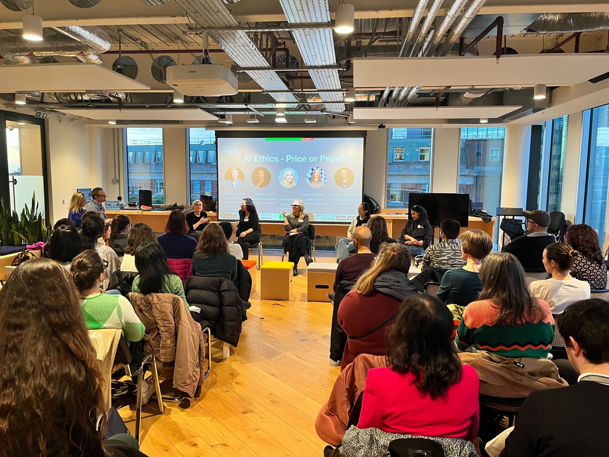 Full house at tonight's AI Ethics panel, hosted at Multiverse with @turinginst & @LeverhulmeCFI 🤖 ➡️ Topic: Developing ethical applications of #AI - price or prize? 🎤 Panelists: @tanyagoodin, @KerryAMcInerney, @soy_prichaves, @mayameme & Sarah Spencer. #AIUKFringe #AIUK