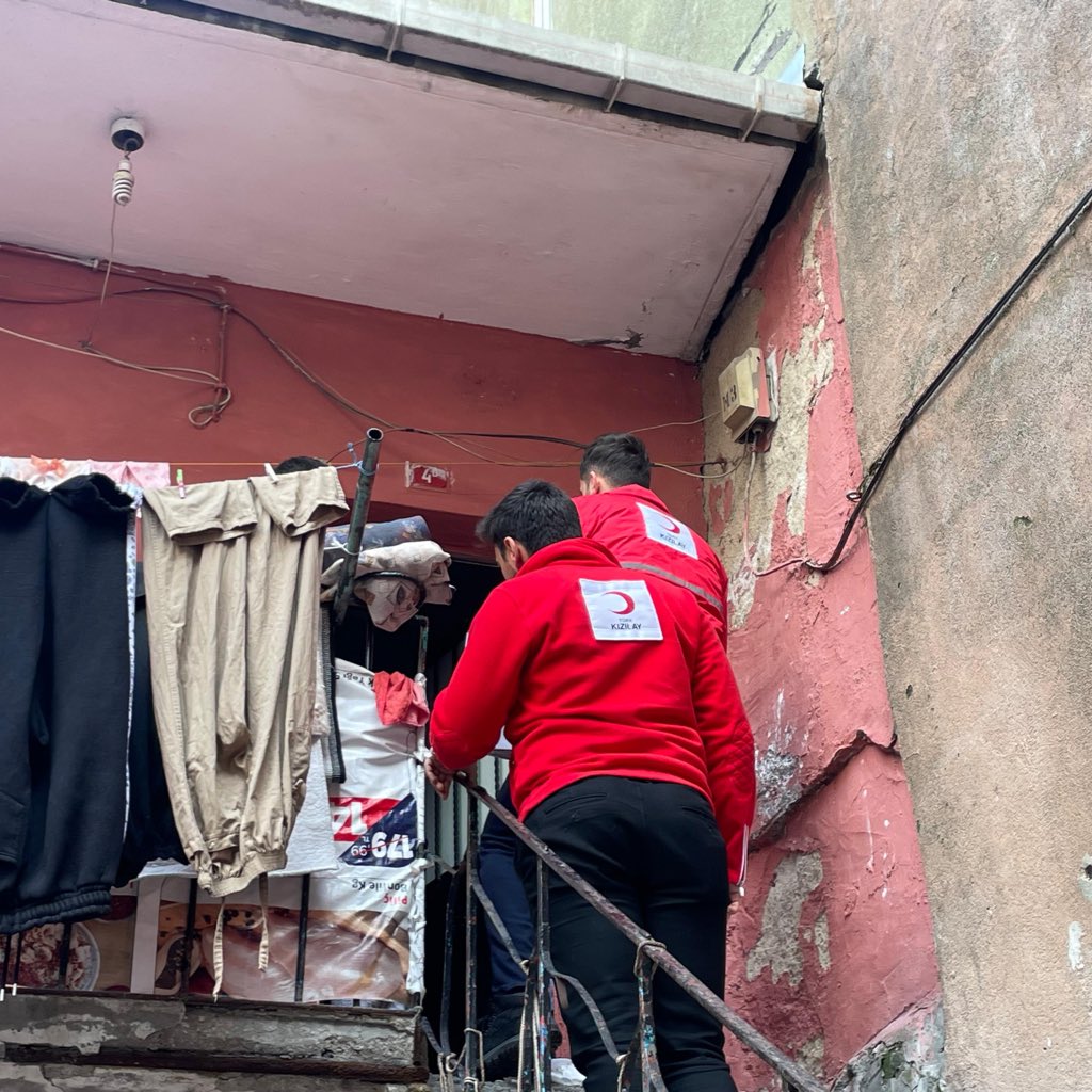 Her bir yardım, bir umut demektir! 🫂

Genel Başkanımız Ömer Faruk Çalışkan, Genel Başkan Yardımcımız Utku İlhan ve gönüllülerimizle birlikte iyilik kolileri dağıtımı gerçekleştirdik. 🌙

🔴 #DaimaHazır