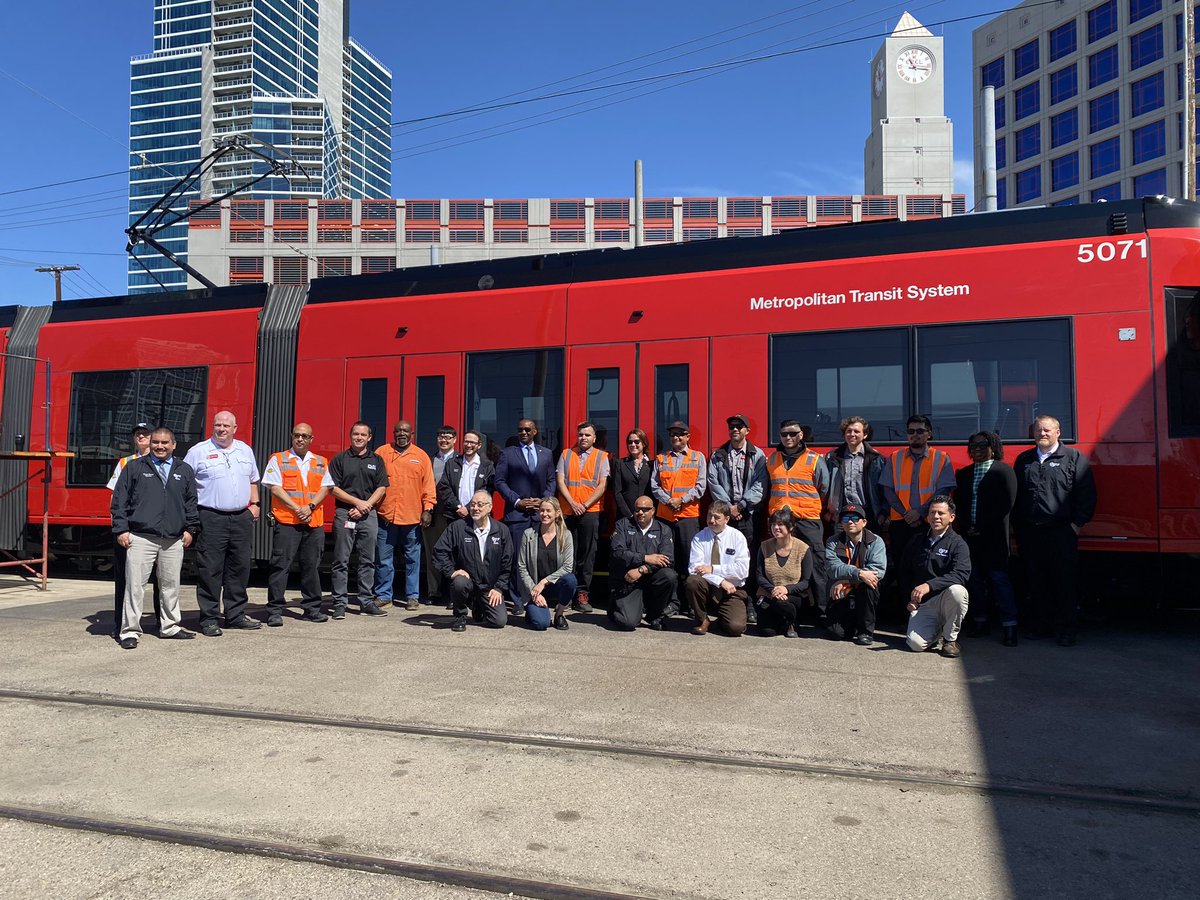 sdmts's tweet photo. Happy #TransitDriverAppreciationDay to our rail team! 🚇❤️ https://t.co/Gwb8usEse5