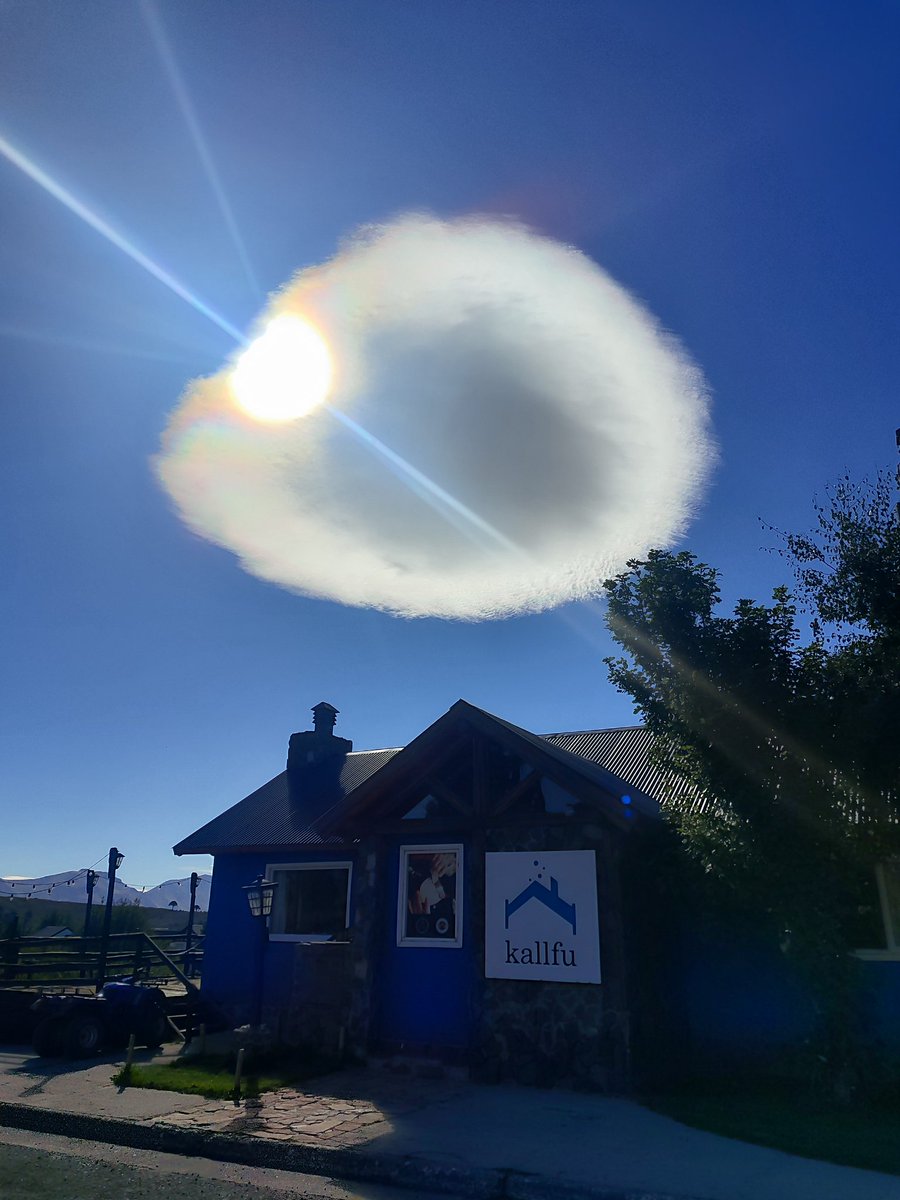 Ayer en Caviahue encontré una nube igual a la que dibujás cuando sos chico arriba de una casita