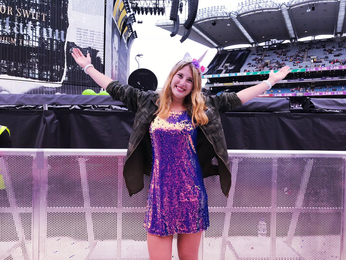 swiftie_eileen's tweet photo. #SeniorSwiftie Hi I'm Eileen 🦋 

🐈 I’m 29 years old 😊
🫶🏻 Swiftie since Debut Album
🇩🇪 I’m a German swiftie 
🎆 went to the Red Tour, 1989 Tour, Reputation Tour and going to 5 Eras Tour Shows
❤️ meet Taylor at the Red Tour 
🐍 Reputation and 🕛 Midnight are my FAVOURITE Albums https://t.co/2Q6XSa7lXu
