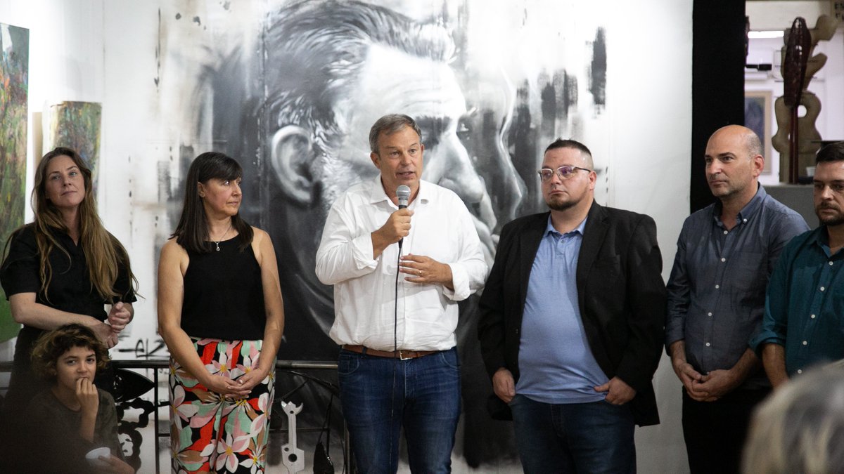 CascallaresPJ's tweet photo. 🎨¡REINAUGURAMOS EL MUSEO DE ARTE CLAUDIO LEÓN SEMPERE!👨‍🎨

Con un homenaje a ese gran artista que fue Oscar Rivera, reinauguramos el Museo de Arte "Claudio León Sempere" de Burzaco, un espacio en el que nuestros grandes artistas exponen sus obras.

#BrownConVos https://t.co/mfZrDA5HXC