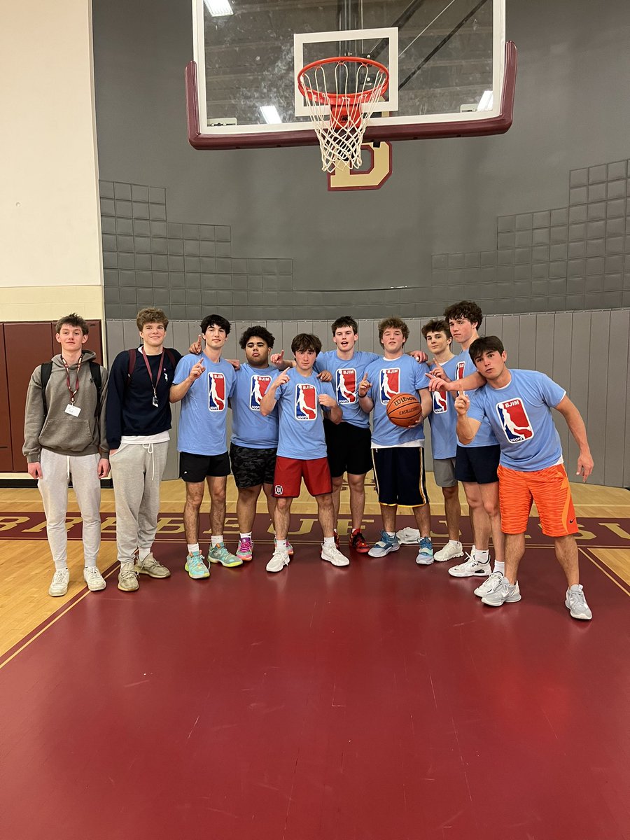 That’s All, Folks!
Winning 29-28 over the Flying Lobsters, Chainsaw Massacre are your 2024 intramural champions 🏆