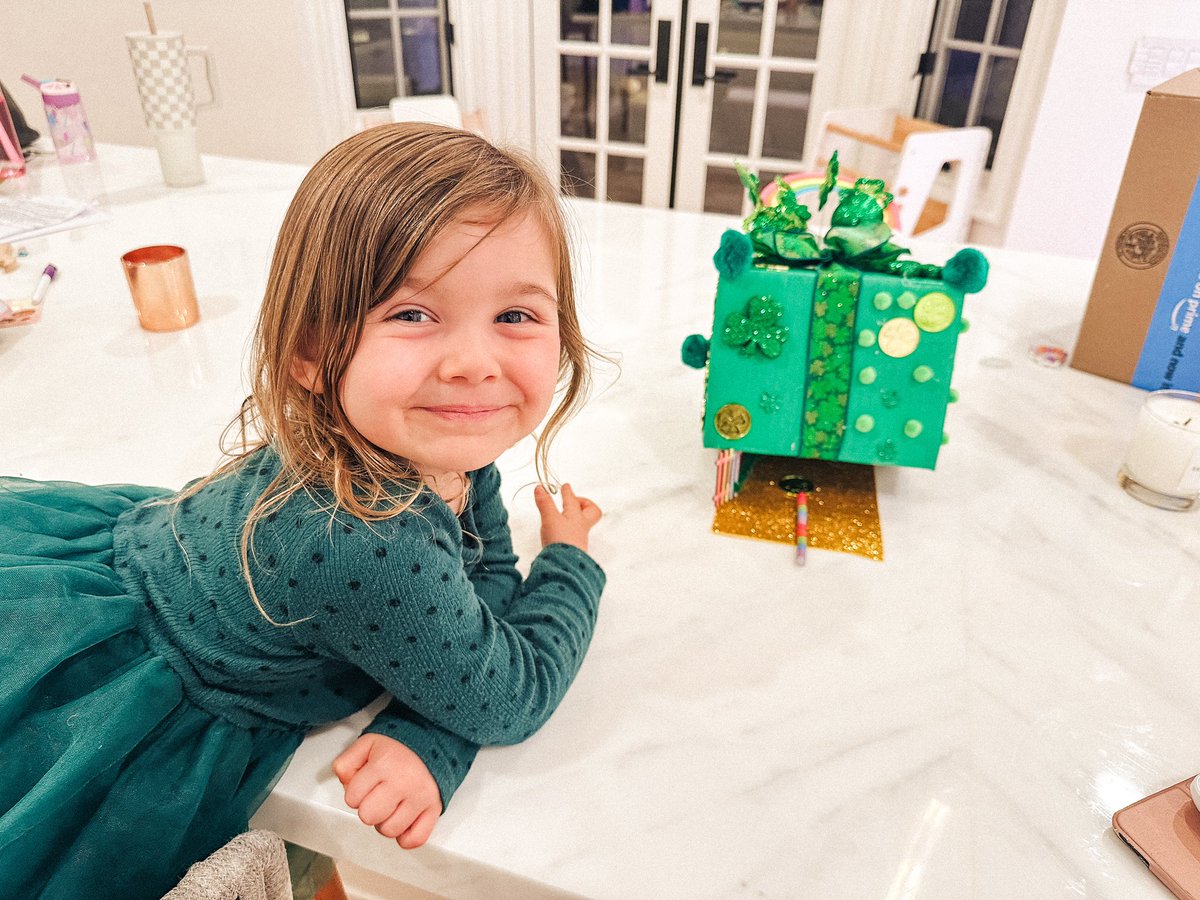 We got crafty at Auntie @BrittanyForce’s house and made a leprechaun trap! 💰🌈🍯We tried our best to catch the leprechaun with Harlan’s trap filled with gold coins but we weren’t so lucky. Maybe next year..💚😉