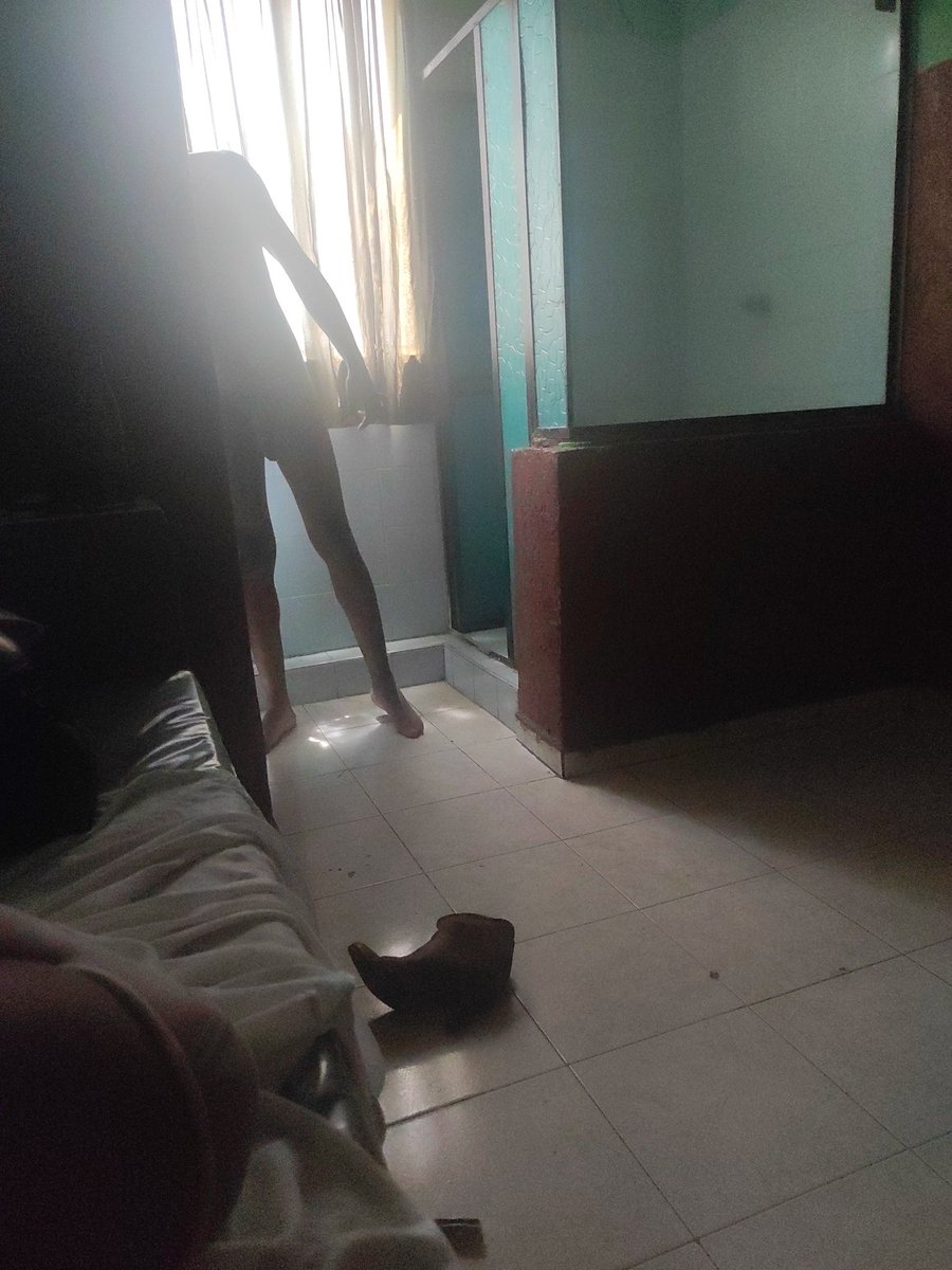 camila1089's tweet photo. Quieren ver cómo termino esto negro en moto parqueado afuera llamado por celu me asome a las ventana le Mostre mi culo y subió ufffffxfffwur morbo hpt https://t.co/o7RRSpqsCC