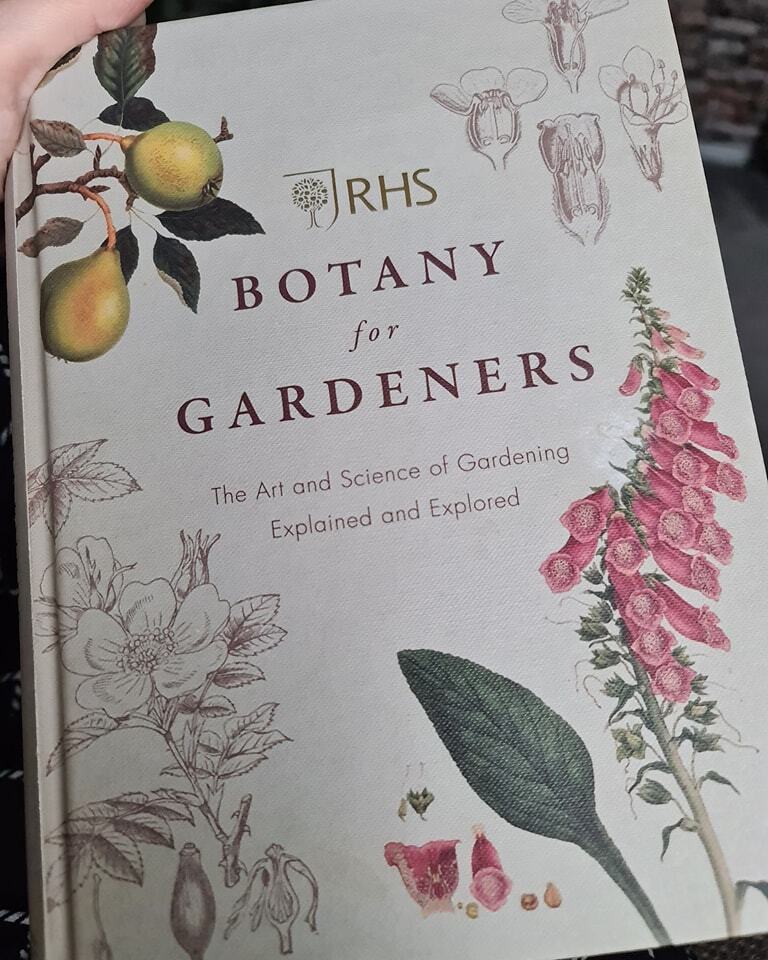 Turns out, a book I already had is perfect for revising for my RHS Horticulture exam!! 👏🌷🪻

#Botany #BotanyForGardeners #Garden #Gardening #GardeningLife #Gardener #WildlifeGardening #GardenersWorld #GardeningTwitter #GardeningIsMyTherapy #GardenTips #GardenersLife #GardenCh…