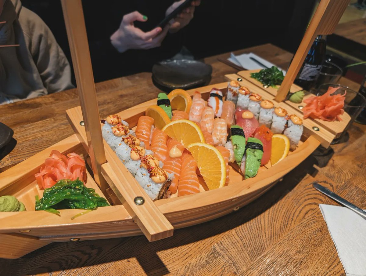 I always want my sushi served in a wooden ship from now on! 🍣⛵