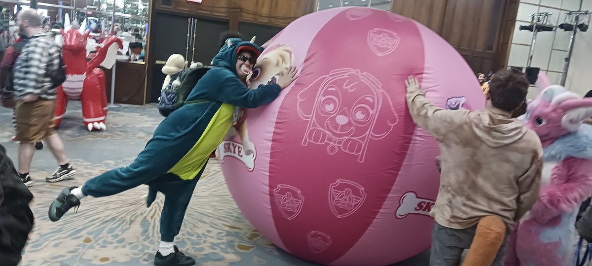 CharlesonLance's tweet photo. Me &amp; @Captincrinkles @FurnalEquinox  I really wanted to see the inflatables this year, cross this off my bucket list! https://t.co/sV1Sq5PViX