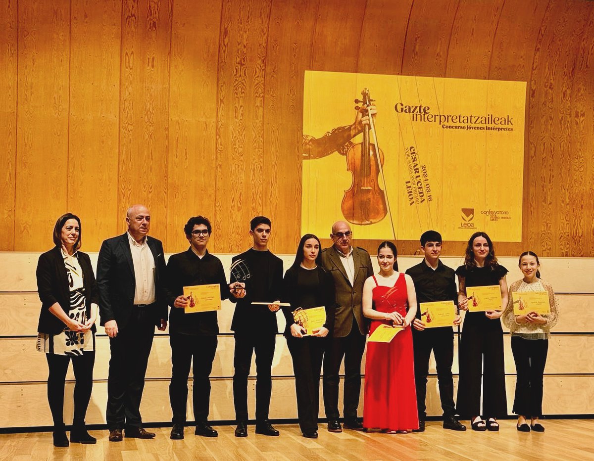 premiocesaruced's tweet photo. Ya están publicados los Premios del certamen en su 18 edición en la web. Como siempre hubo sorpresas en cuanto a la repartición de los premios debido a la dificultad de elección. Enhorabuena a todos!! 🎻🎼🪕🎷🎺😍🙌👏 https://t.co/ck4DFr8Ylu https://t.co/CvpaP3tw68
