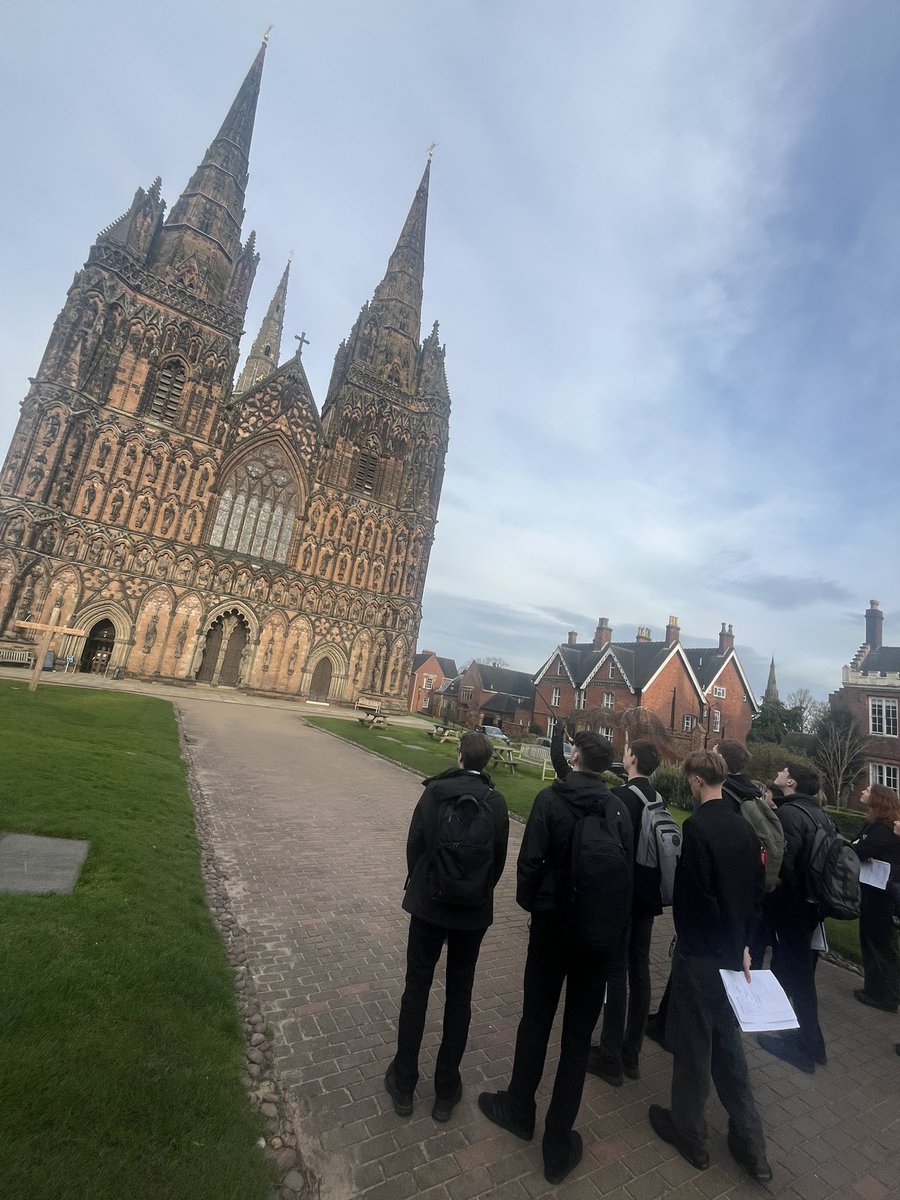 We are so lucky to have @JonoTourism in Lichfield! Another invaluable tour of the city for Year 13 students today to support their @AQA Changing Places Unit #aqaalevel #aqageography #alevelgeography #changingplaces #localplacestudy