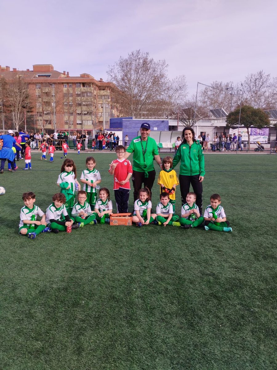 CDVictoriaCF's tweet photo. 🟢 Escuela "B" | El equipo dirigido por Fran y Alicia disputó la 4° Jornada de Debutantes ante @BoscoValladolid, @udsantovenia y @CDUnionDelicias
#EscuelaB #CDVictoriaCF https://t.co/h8ciKaRxF1