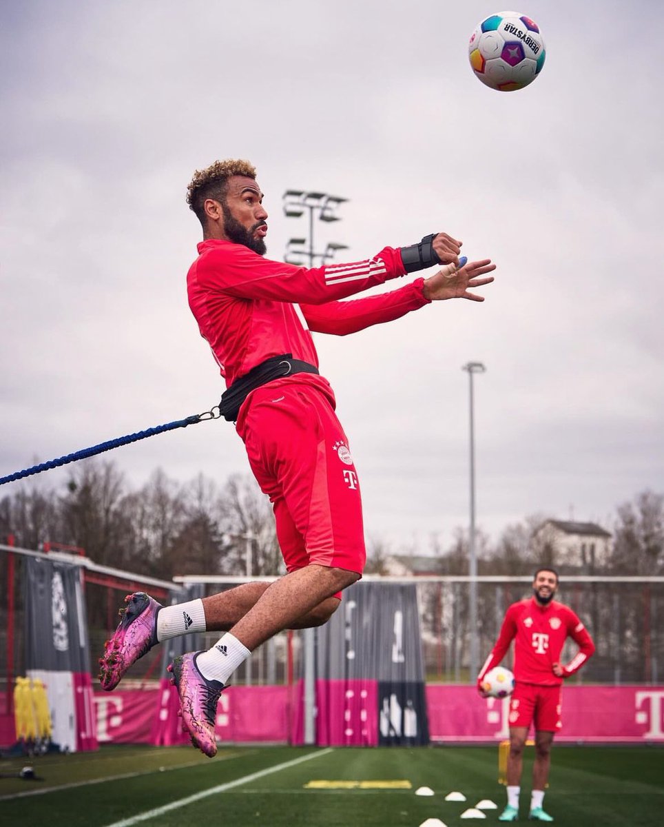 Mr_choupo's tweet photo. Starting the week powerful ⚡️Putting the work in @FCBayern 💧🔥💧#lionindomptable #nevergiveup #çadonne https://t.co/UQfgf8gmAJ