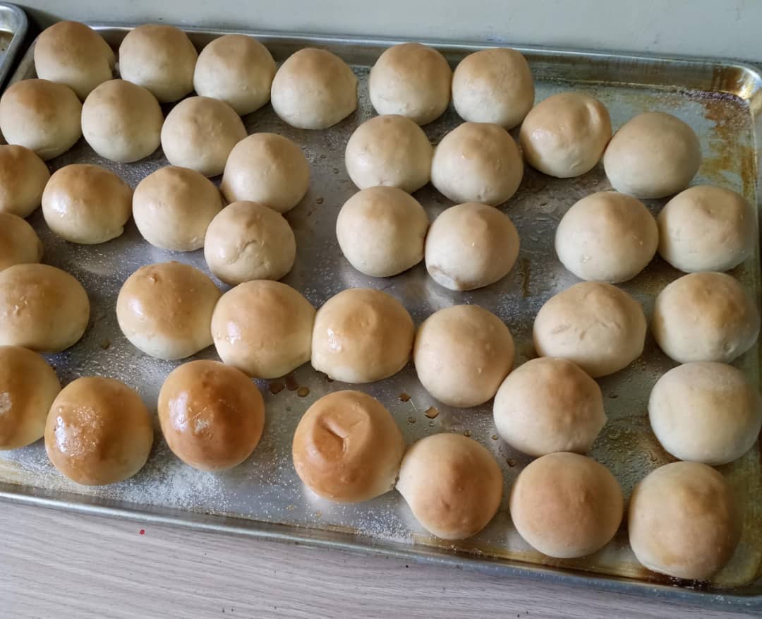 donpedrovedruna's tweet photo. Ventas de pan
Costo:10 bolívares cada uno
Caracol https://t.co/5ZqJw6b850