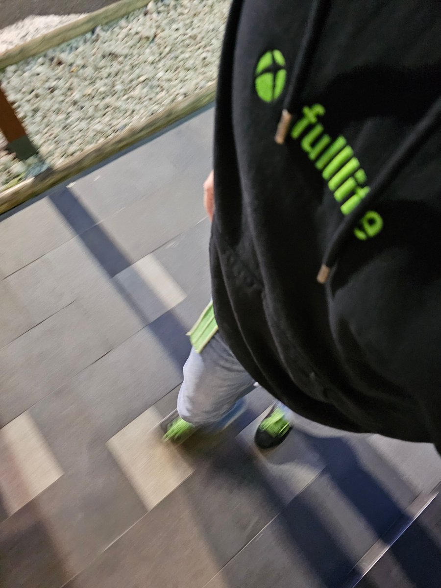 Ze_Redge's tweet photo. The Outfit 💚
#Xbox #Xbox20 #Xbox22 https://t.co/btsIDArr94