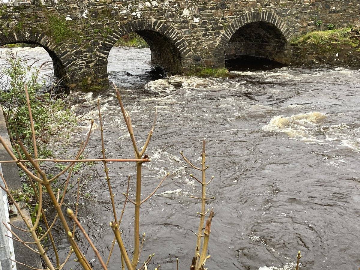 berjeffries's tweet photo. Day 78 #100daysofwalking the rain finally stopped; the river has been flowing through this bridge since 1789. It has an extra “eye” to take the overflow when the river floods. #connemara #100daysofwalking24 https://t.co/LnQZC1vceK