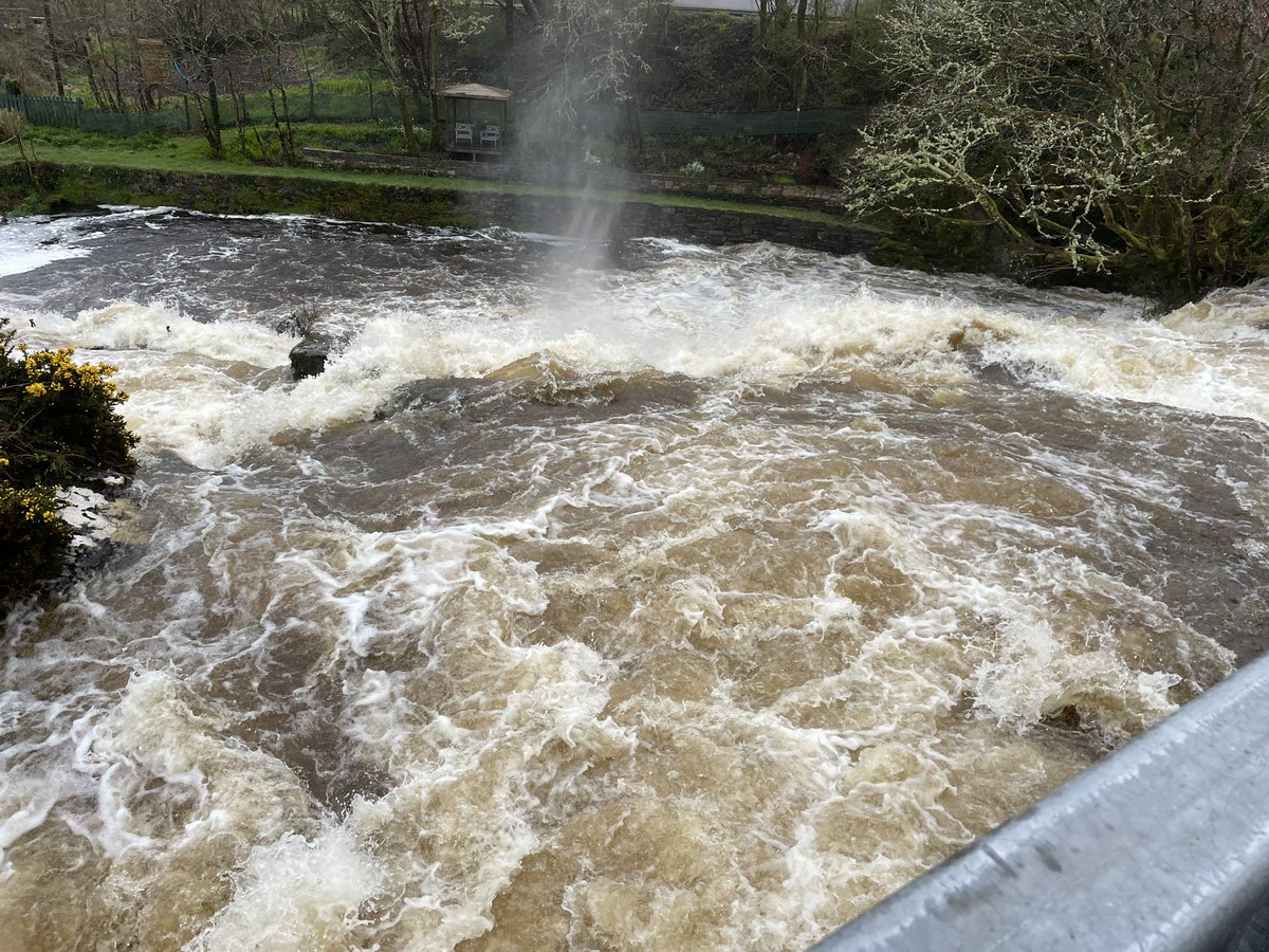 berjeffries's tweet photo. Day 78 #100daysofwalking the rain finally stopped; the river has been flowing through this bridge since 1789. It has an extra “eye” to take the overflow when the river floods. #connemara #100daysofwalking24 https://t.co/LnQZC1vceK