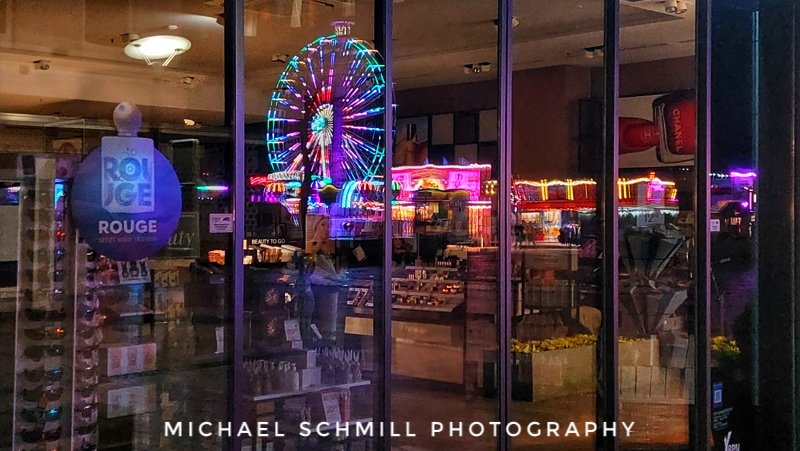 SchmillM's tweet photo. Kleine Jahrmarktsspiegelung...
#Fototour https://t.co/wt5Pj331hF