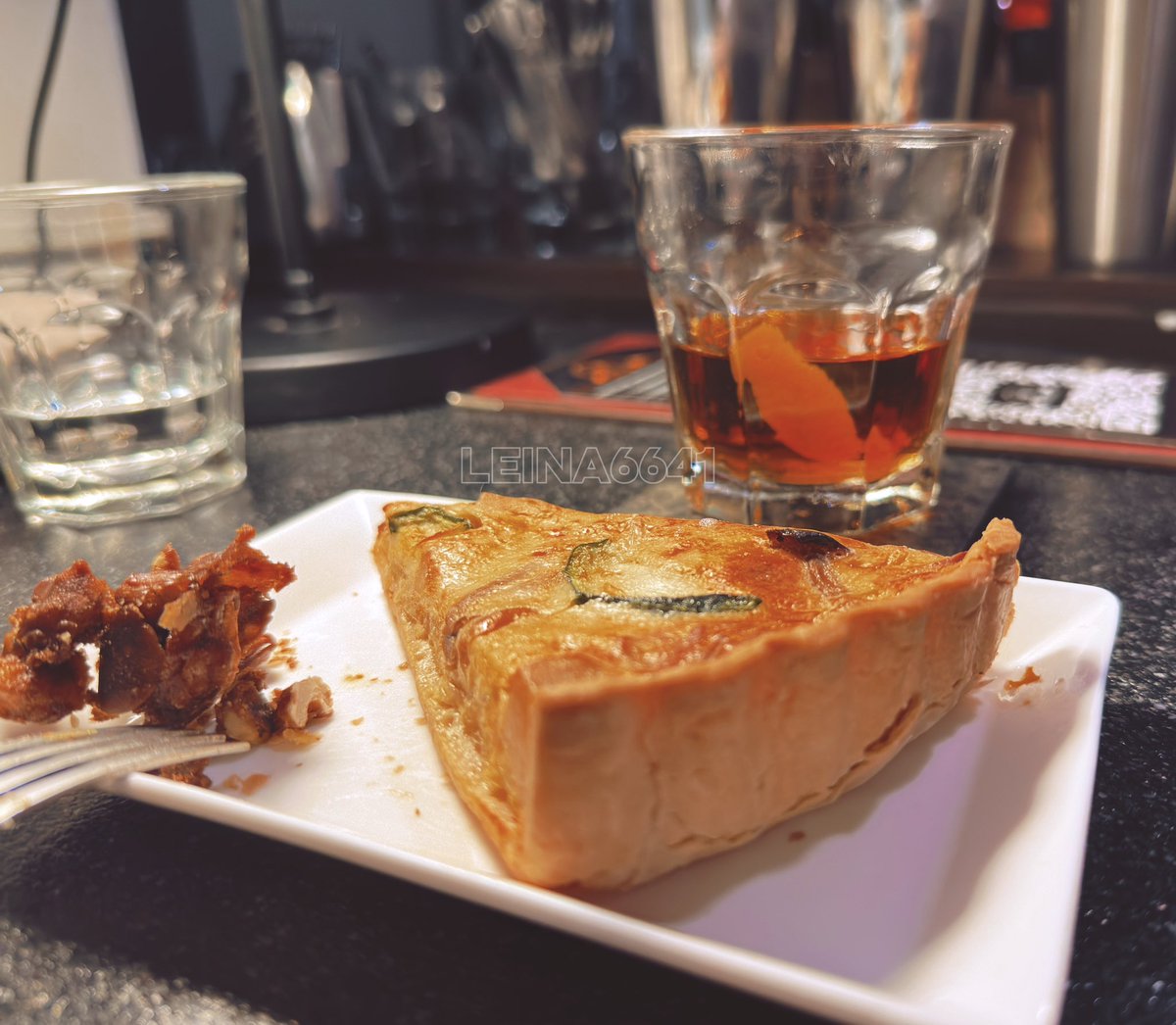 喝完酒就是要做愛對吧🥺

• 經典威士忌純飲
• 老廣場
• 賽澤瑞克
• 血與沙

有興趣的都可以查查看酒譜
都是威士忌底🥃😖
鹹派也好好吃
#快樂 #酒精夜 #還有一杯白蘭地shot https://t.co/r9vpvZN4NU