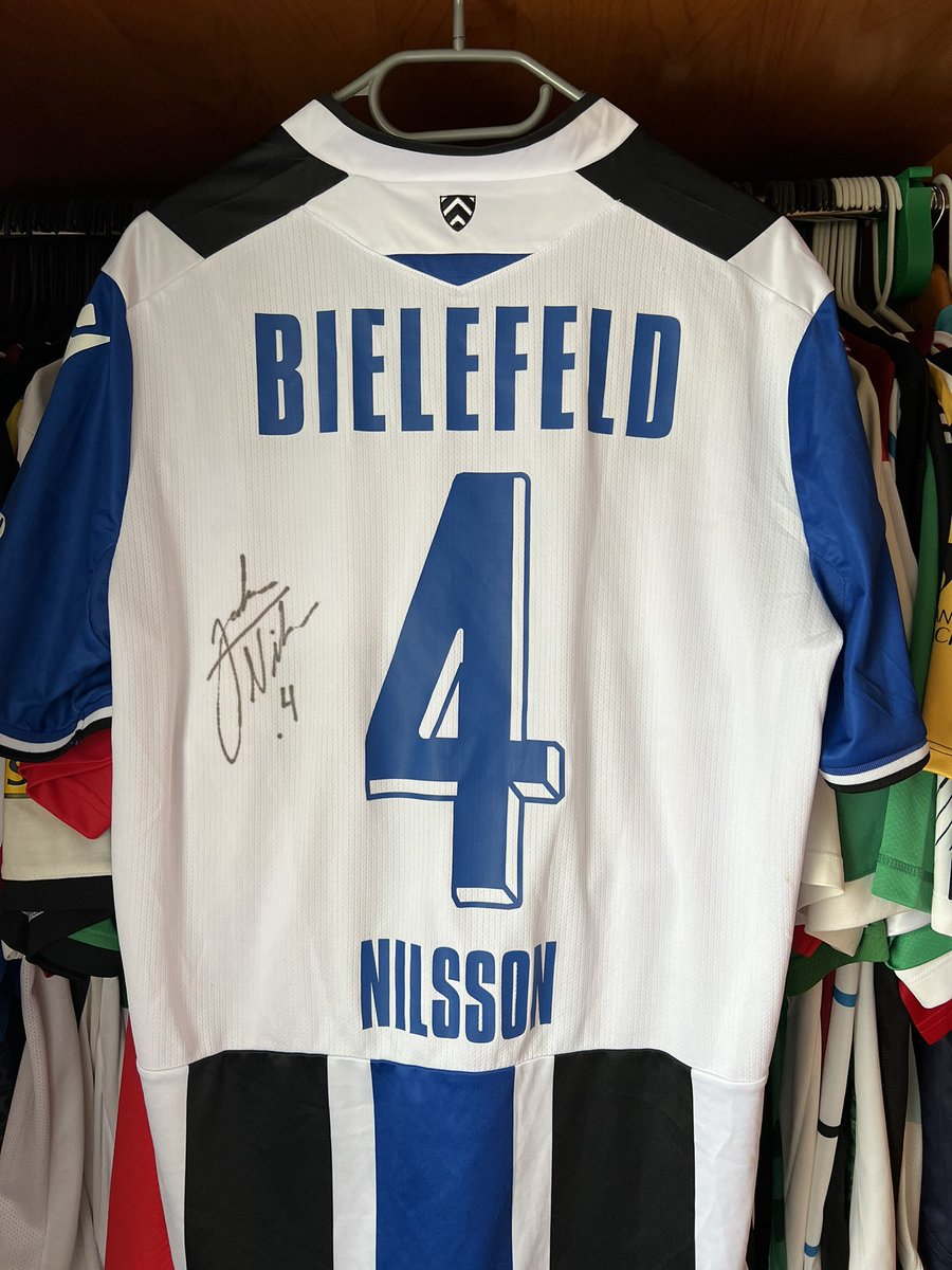 RussoBCF's tweet photo. Camiseta #Matchworm firmada
@arminia 21/22
Joakim Nilsson https://t.co/bXrJEFFoif
