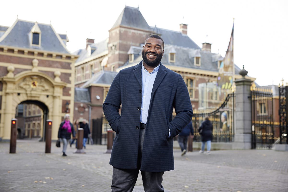 We blikken kort terug op de ALV van afgelopen dinsdag 12 maart. Hierin werd Mitchell Boldewijn door de leden gekozen als nieuwe voorzitter. Benieuwd naar de boodschap van Mitchell en het verslag van de ALV?

zaanstad.vvd.nl