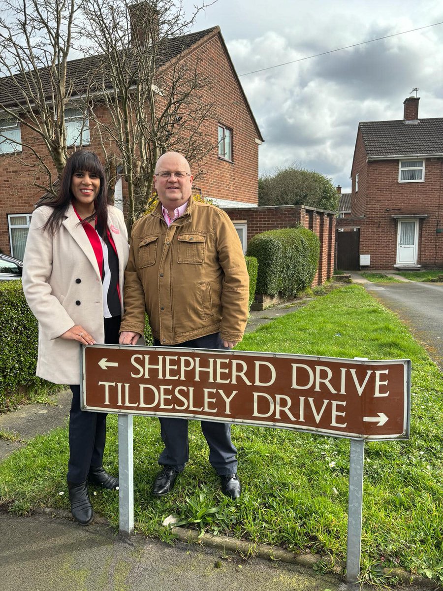 Across #Wolverhampton & #Willenhall with @Gaz4BN, Tal Singh in Willenhall North and Lee Jeavons in Short Heath. Lots of support for a change of Government. People have had enough - it’s time for a fresh start.🌹 #LabourDoorstep