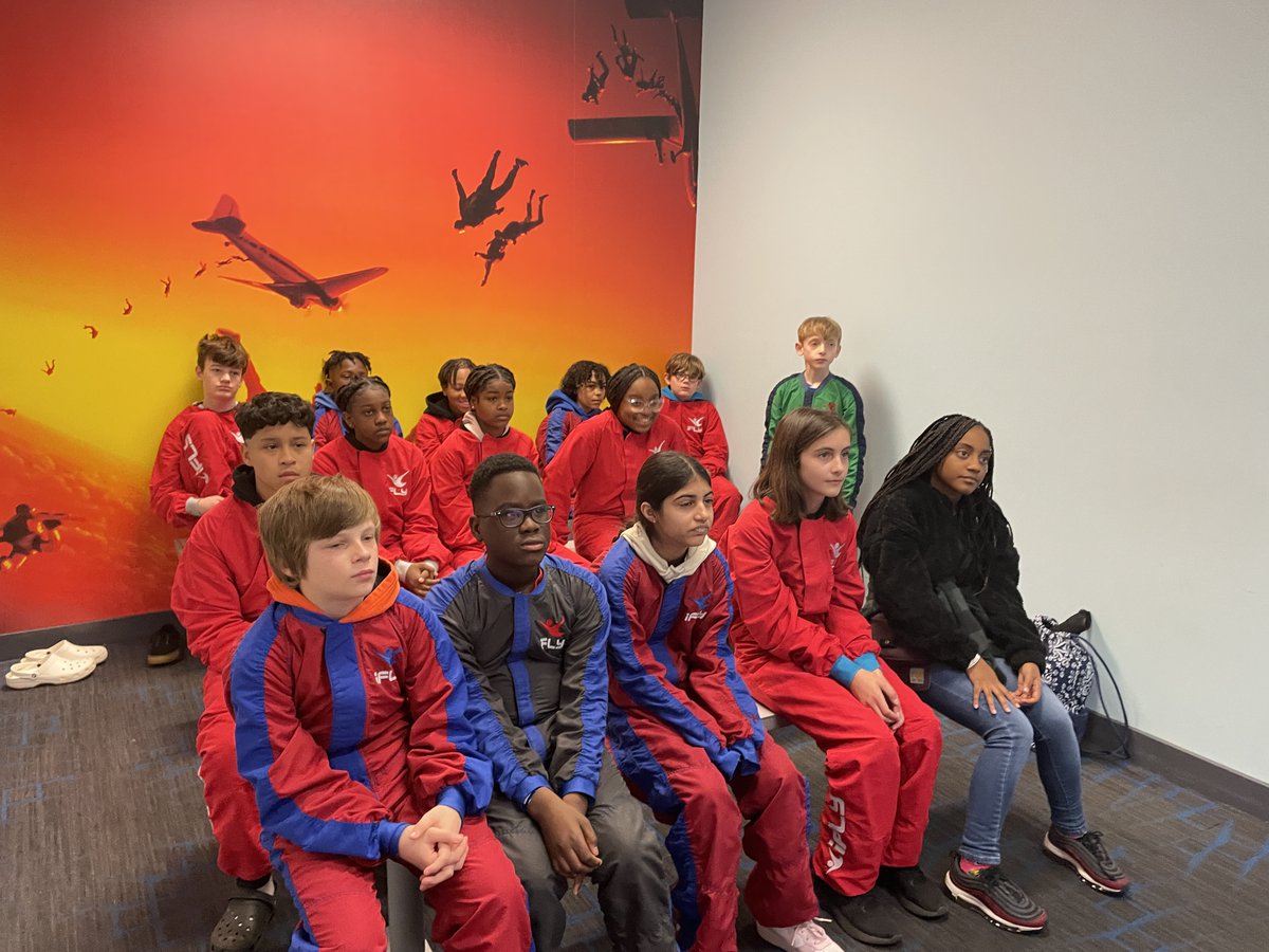 WoodburyCitySch's tweet image. Ss at @woo_1902 recently took a trip to iFly. Ss had to have a 75 or higher in all classes, no more than two absences, &amp;amp; no more than one lateness to school to receive an invitation to the trip. 55 sixth graders were invited. 

#WoodburyPride #GoHerd #ifly