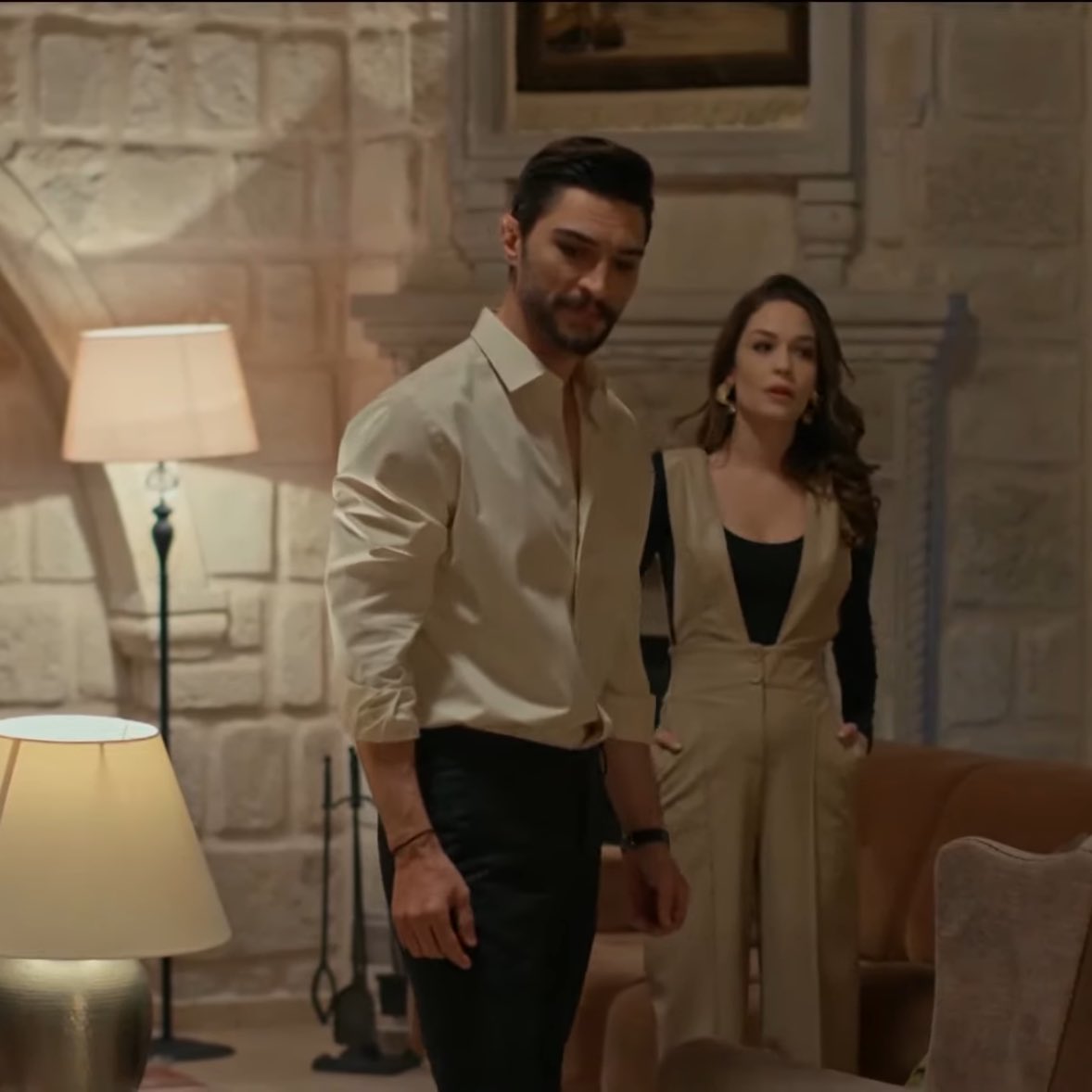 esralumi's tweet photo. Every time I try to skip, the #AtBad scenes defeat me🥺💥
#ilhanşen
#SelinIşik https://t.co/vTiffZ5C7F