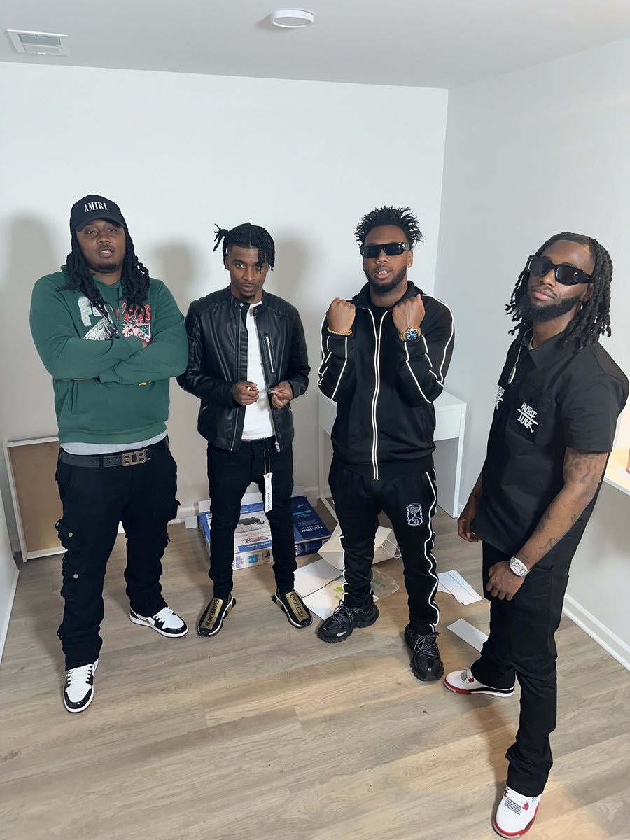mrgocrzy's tweet photo. Now everybody lit ❗️ https://t.co/Upta5v2c6r
