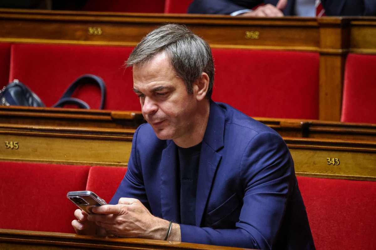 leparisien_pol's tweet photo. « Aider des gens à se sentir mieux » : Olivier Véran veut devenir médecin esthétique
➡️ https://t.co/BR0S0JES0f https://t.co/OM7b3ZKEIh