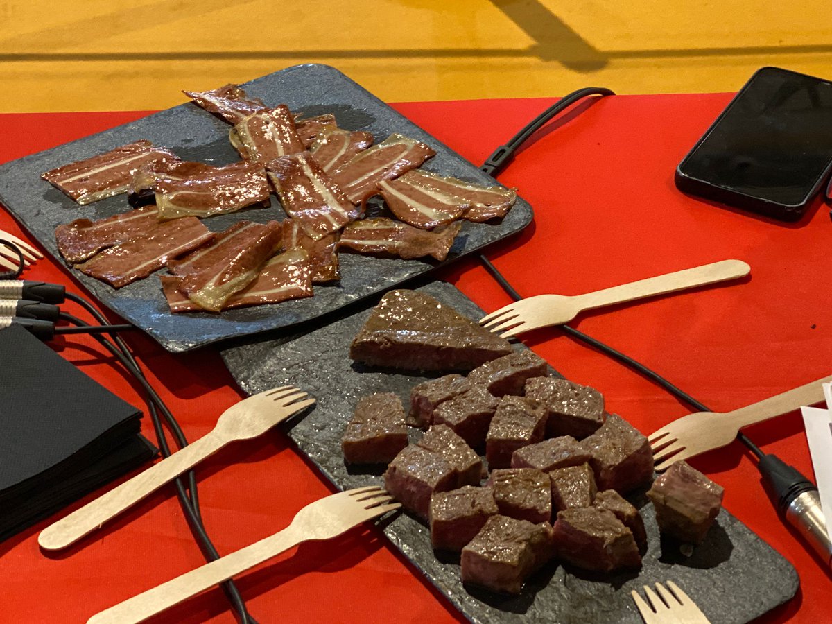 x3razonesRNE's tweet image. 🖨️La compañía @Cocuus_ es un referente en tecnología de impresión 3D aplicada a los alimentos

"Esta tecnología está cambiando las normas en la producción de alimentos"

🗣️ Patxi Larumbe, presidente de @Cocuus_ 

🔴DIRECTO rtve.es/radio
▶️PODCAST rtve.es/play/audios/po…