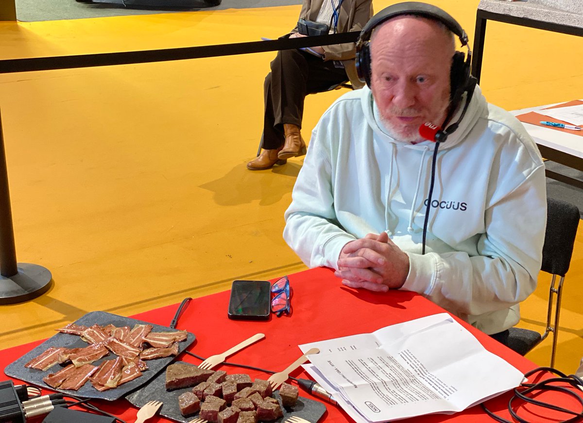 x3razonesRNE's tweet image. 🖨️La compañía @Cocuus_ es un referente en tecnología de impresión 3D aplicada a los alimentos

"Esta tecnología está cambiando las normas en la producción de alimentos"

🗣️ Patxi Larumbe, presidente de @Cocuus_ 

🔴DIRECTO rtve.es/radio
▶️PODCAST rtve.es/play/audios/po…