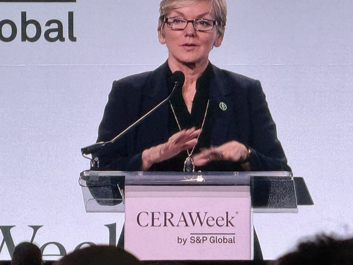 Michael_CBarnes's tweet photo. @CERAWeek for the kickoff of this focus on the energy transition. Happening now the Sec. of Energy is talking about clean and conventional energy complementing each other. This afternoon  @Enbridge’s CEO Greg Ebel will discuss the #energy companies of the future. Stay tuned! https://t.co/PLgKtredEb