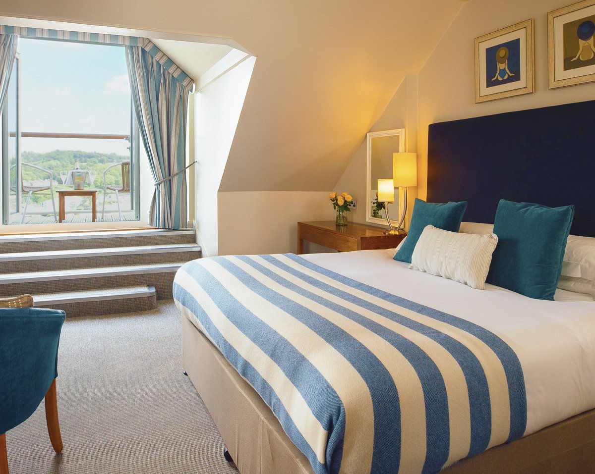 Enjoy an escape to Saundersfoot this Spring and experience our beautiful coastal setting! Our individually styled rooms provide the perfect base for some much-needed rest and relaxation after a long day of exploring. #stbridesspahotel #saundersfoot
