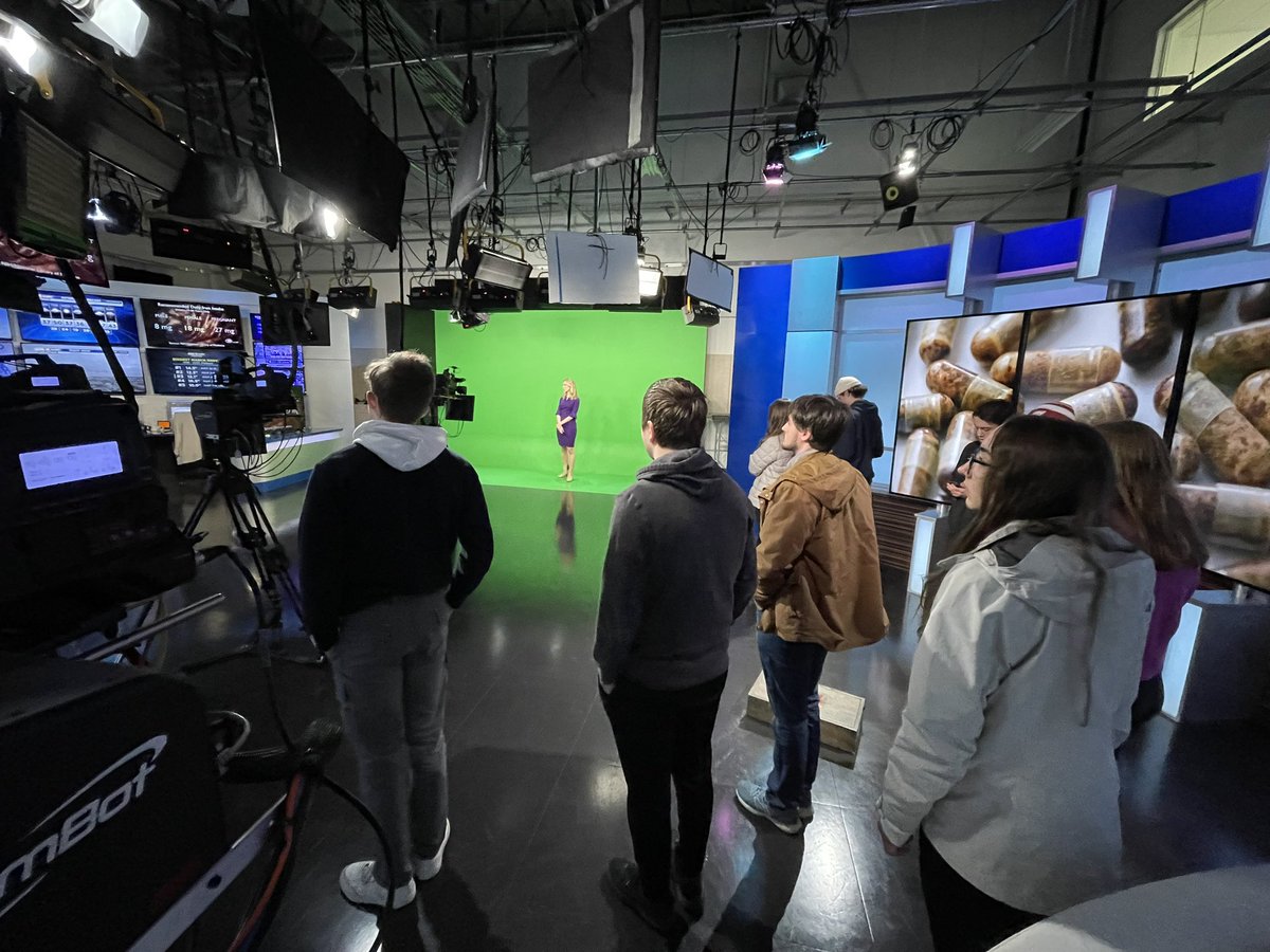 Big thank you to @amorganwx for spending some time with our <a href="/UW_AOS/">UW Atmos/Ocean Sci</a> 201 class! We had a great visit and learned about communicating atmospheric science in real time!  Thanks!!