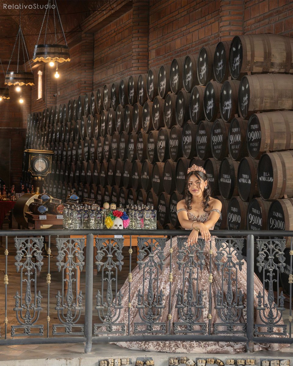 RelativoStudio's tweet photo. Quinceañera en el "Palacio de los espíritus" 📷 Tequila corralejo https://t.co/C8M96peS5O