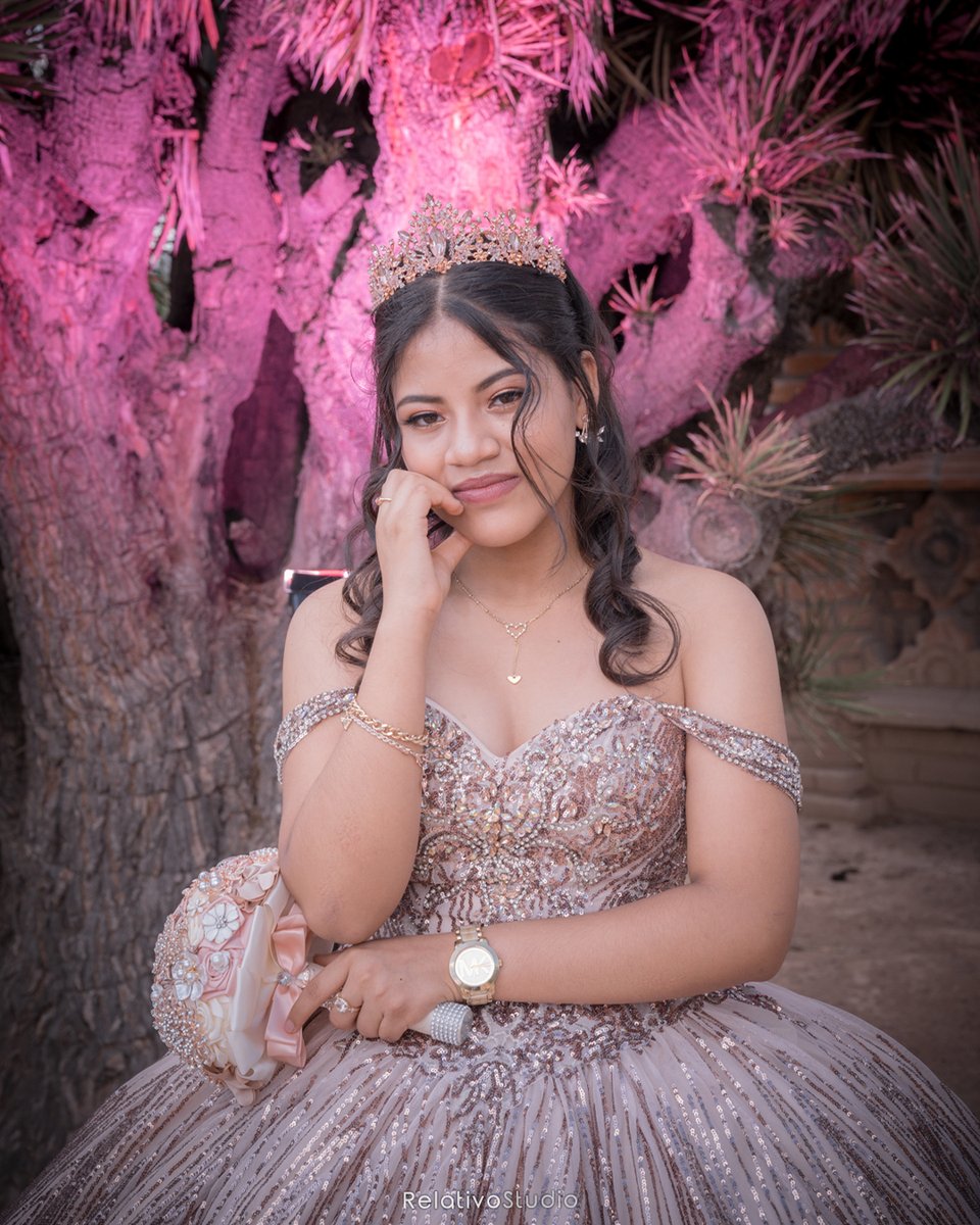 RelativoStudio's tweet photo. Quinceañera en el "Palacio de los espíritus" 📷 Tequila corralejo https://t.co/C8M96peS5O