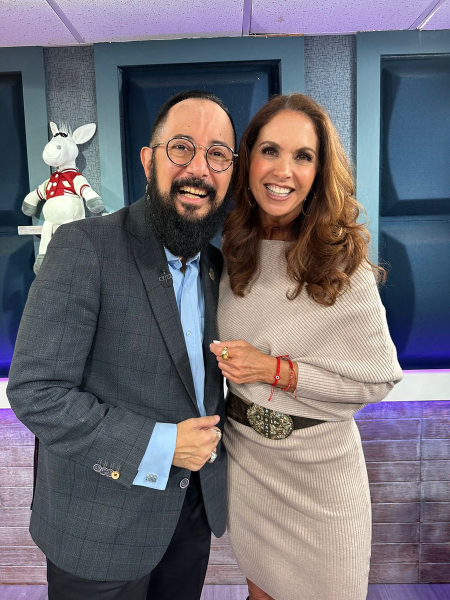 LuceroMexico's tweet photo. De las mejores entrevistas y de las que más he disfrutado en tantos años de carrera! No se pierdan esta celebración de mis 44 años de vida artística hablando con mi adorado amigo @AlvaroCueva! 😍💝
Decenas de cosas que nunca he contado antes y que les van a encantar! 
En el comienzo de este martes 19 a las 12:01 de la madrugada estará disponible esta hermosa conversación! 🌟🙌🏼
#LaCuevaDeAlvaro

https://t.co/WhbuYBpGiT