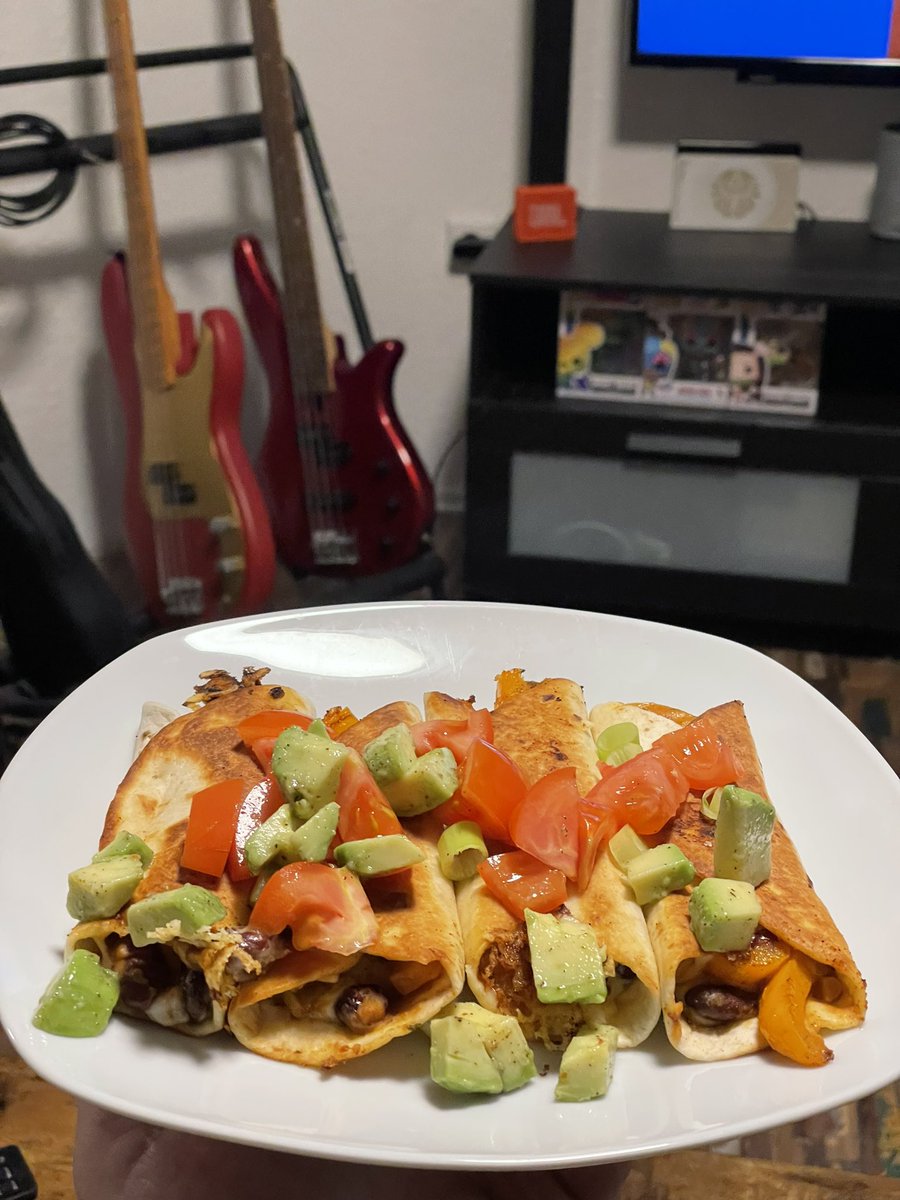 TheRealBrauni's tweet photo. Wünsche euch einen tollen Montag Abend!
Heute gab’s ein bisschen auf Südamerikanischen Hasen angelehnt.
#marcelkocht #healthy #abnehmen #hellofresh #food #foodporn #essen #doahh #boah #futterluke https://t.co/pAy1gl1IkY