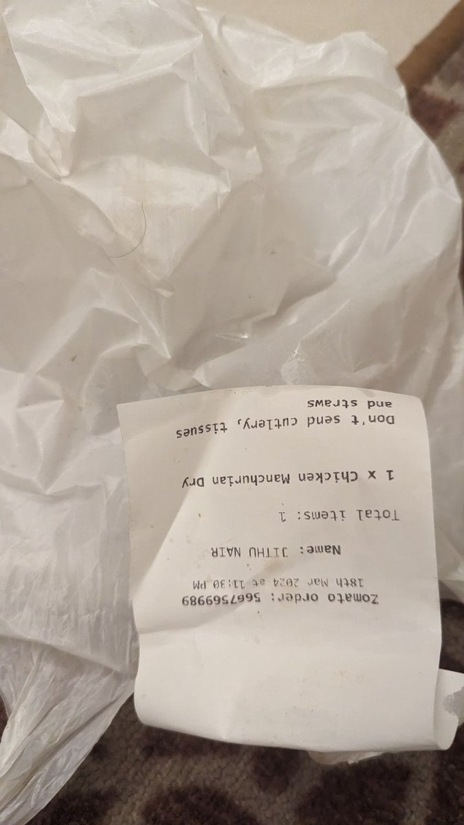 Jithunair95's tweet photo. @muktipradhan Bhai ye toh edge case hai. Mera ye order toh Delivery wala kha Gaya and they refunded me 50rs! Hai nah kamaal ki customer service?

IPO mein paise daalne ka mann karr raha hai ab toh mera! https://t.co/OnZXkF2VWc