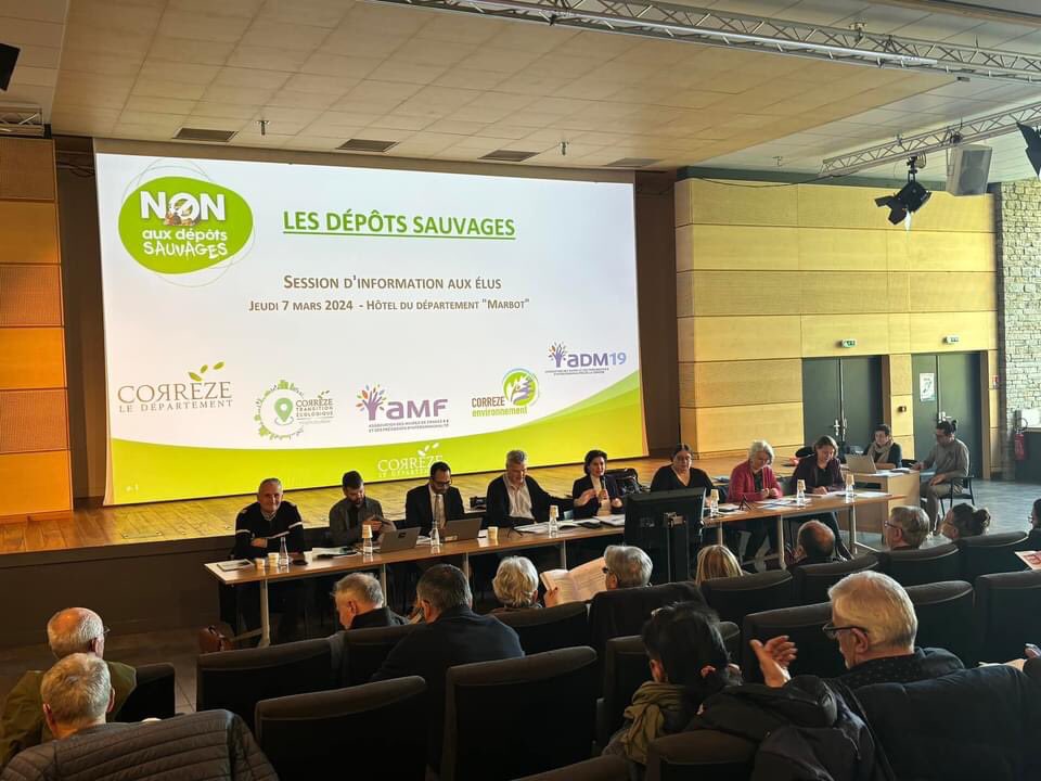 [07/03/24] 
Session de formation des élus à la lutte contre les dépôts sauvages avec <a href="/Departement19/">Département Corrèze</a> <a href="/Gendarmerie/">Gendarmerie nationale</a> <a href="/l_amf/">AMF | Association des maires de France</a> ⚖️

📕 Rappel des pouvoirs de police des maires 
🚷 Présentation de la peine de stage citoyenneté environnemental 
👮🏻‍♂️ Focus sur les TIG / TNR ♻️
#Environnement