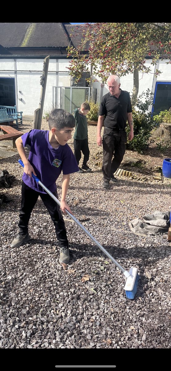 Lift_Beacon's tweet photo. The great clean up of our quad area started today - a huge thank you to the children and parents who turned out to help! Lots done - and lots to do! #community @AETAcademies @mrsrmurad https://t.co/xPIaH0pMoa