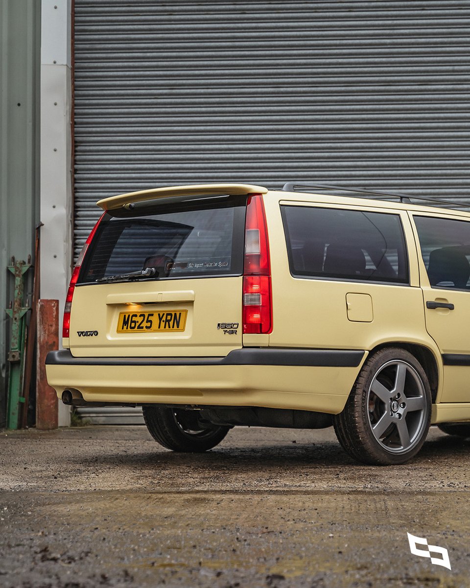This Volvo 850 T-5R is an eye-catching example of the high-performance modern classic estate car. ⁠

📍LIVE NOW - Ormskirk, West Lancashire, United Kingdom⁠
⁠
collectingcars.com/for-sale/1995-…
⁠
#CollectingCars #Volvo #850T5R #Swedish #Brick #FiveCylinder